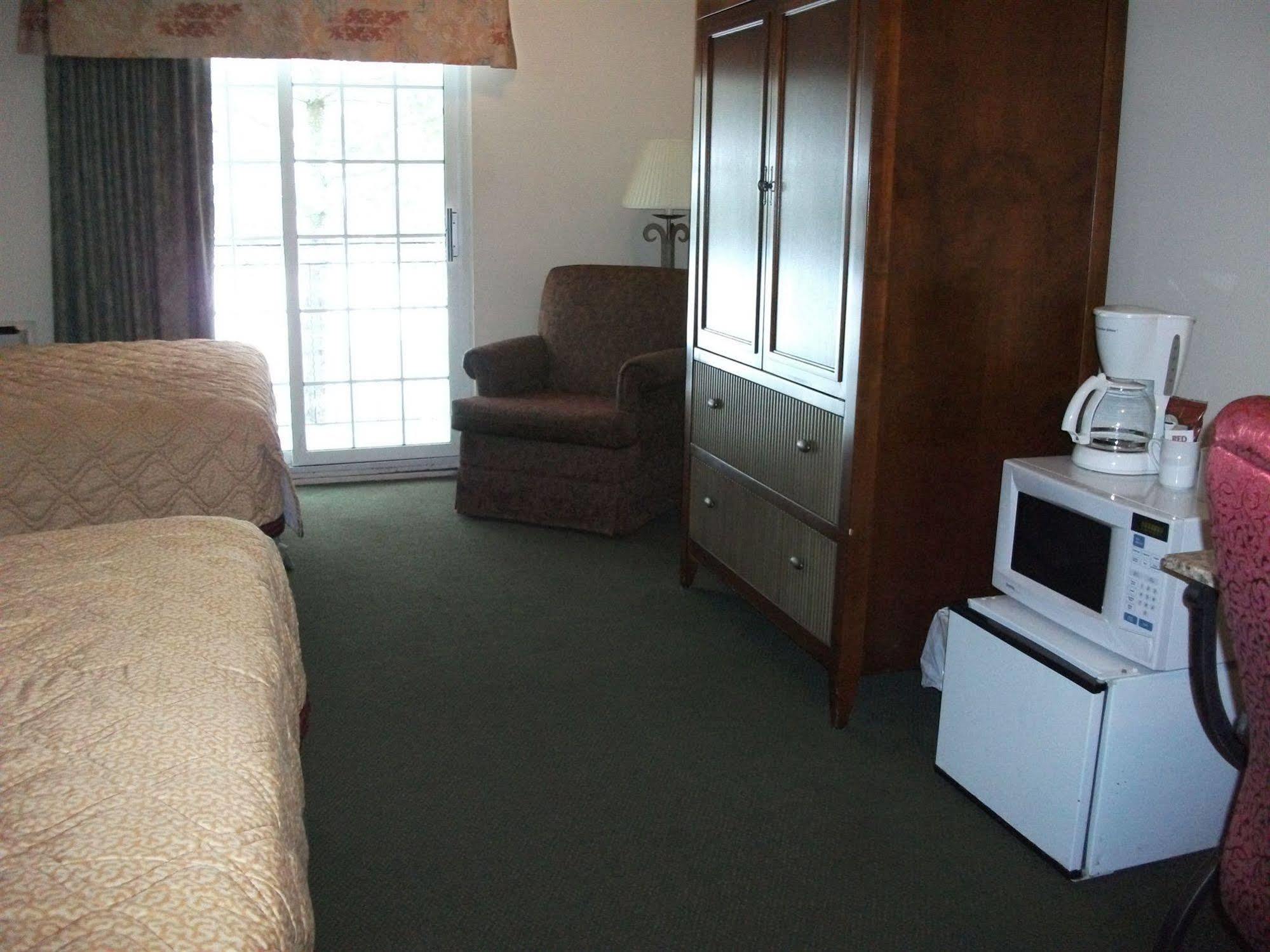 Travelodge By Wyndham Wasaga Beach Exteriör bild