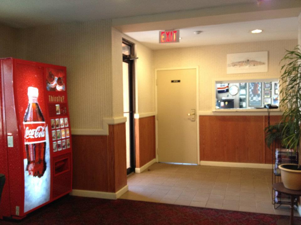 Travelodge By Wyndham Wasaga Beach Exteriör bild